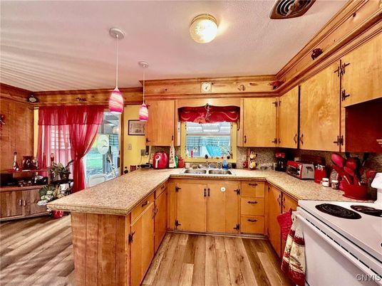 Interior, Kitchen, Pendant Lights, Wood Texture Flooring