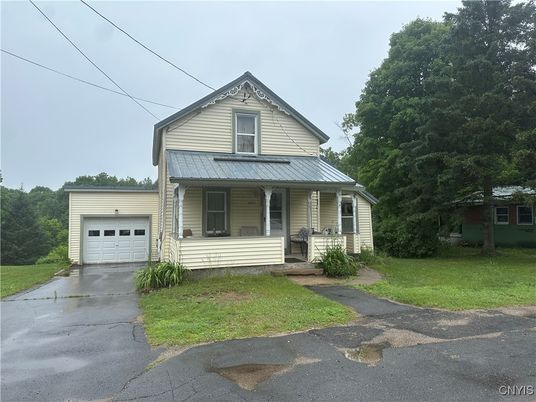 Attached, Exterior, Facade, Queen Anne Victorian
