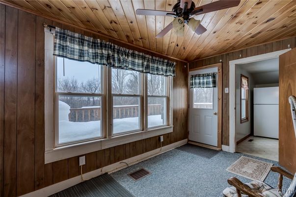 Empty room, Interior, Wooden Ceilings, Wooden Walls