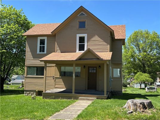 Exterior, Facade, Queen Anne Victorian