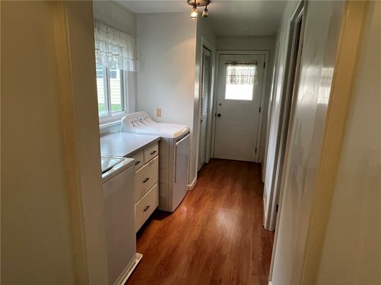 Interior, Washer, Wood Texture Flooring
