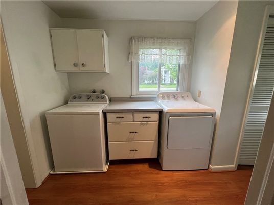 Interior, Utility Closets, Washer, Wood Texture Flooring
