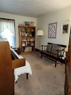 Interior, Piano