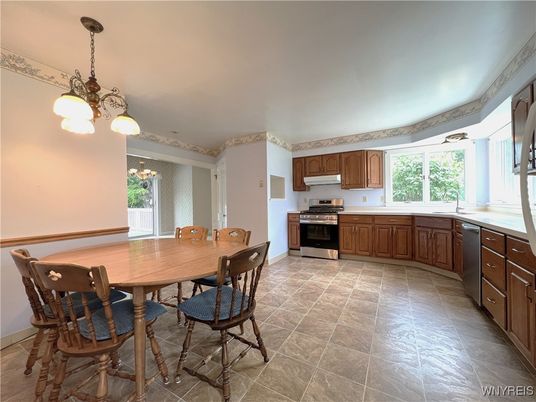 Dining room, Interior, Kitchen, Pendant Lights, Stainless Steel Appliances