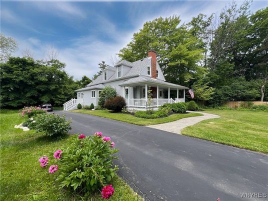 Backyard, Exterior, Facade, Queen Anne Victorian