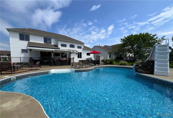 Exterior, Pool