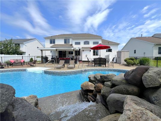 Exterior, Pool