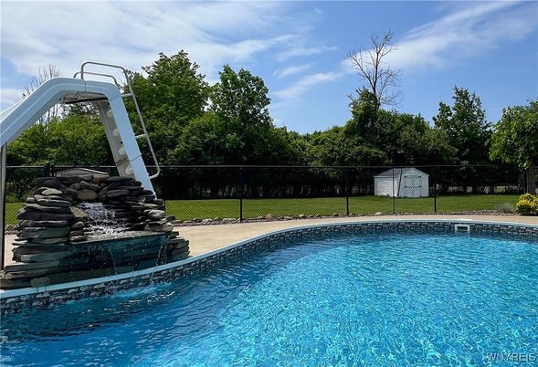 Exterior, Pool