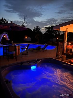 Exterior, Pool
