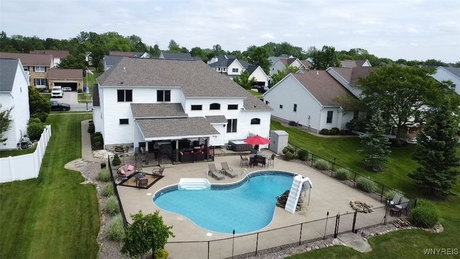 Exterior, Drone