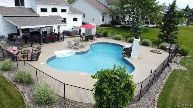 Exterior, Pool