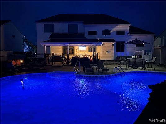 Exterior, Pool