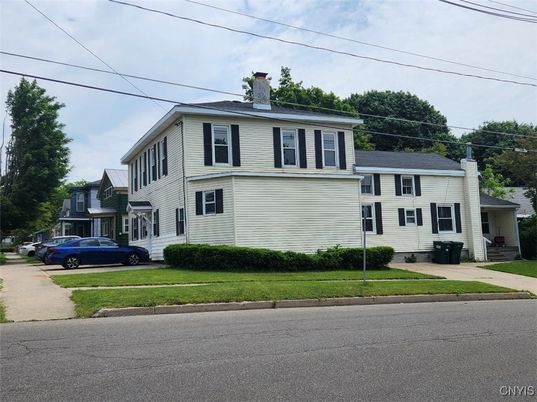 Exterior, Facade, American Foursquare