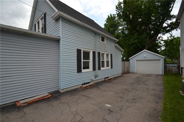Detached Garage, Exterior