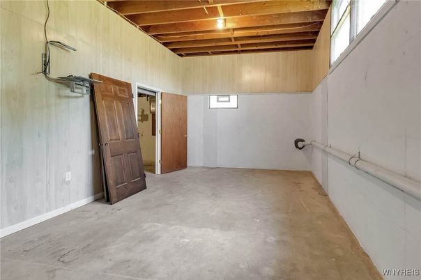 Empty room, Interior, Wooden Beams