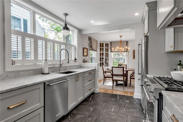 Chandelier, Dining room, Interior, Kitchen, Marble, Pendant Lights, Recessed Lighting, Stainless Steel Appliances