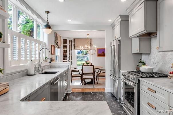 Chandelier, Dining room, Interior, Kitchen, Marble, Pendant Lights, Recessed Lighting, Stainless Steel Appliances