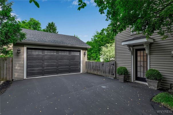 Detached Garage, Exterior