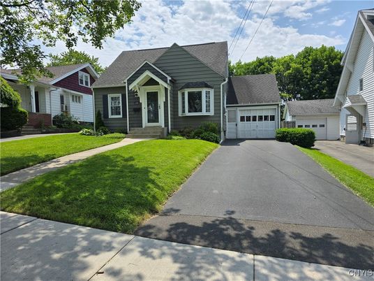 Attached, Exterior, Facade, Cape Cod