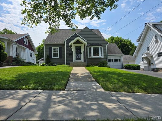 Attached, Exterior, Facade, Cape Cod