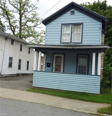 Exterior, Facade, Farmhouse