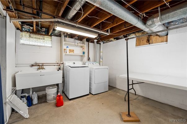 Interior, Washer, Wooden Beams