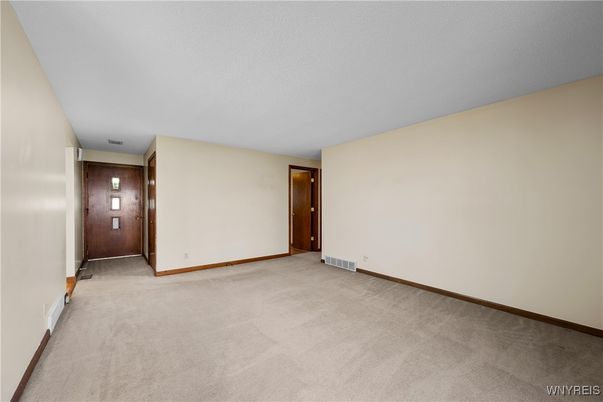 Empty room, Interior