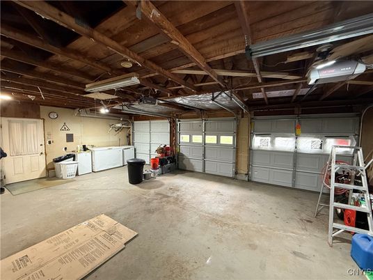 Garage, Interior, Washer, Wooden Beams