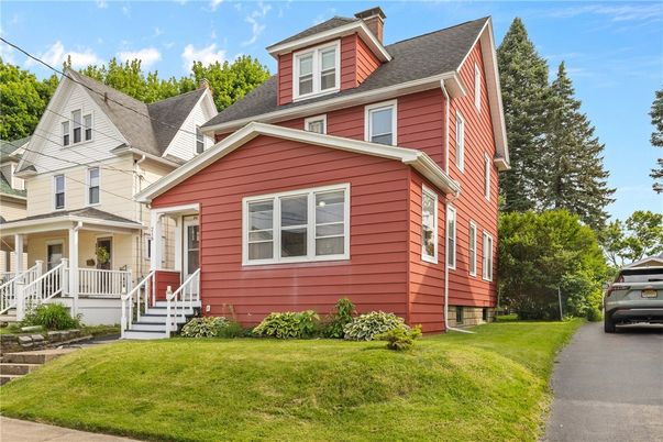 Exterior, Facade, Queen Anne Victorian