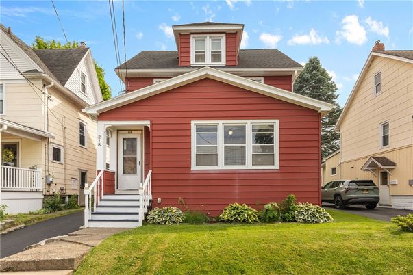 Exterior, Facade, American Foursquare