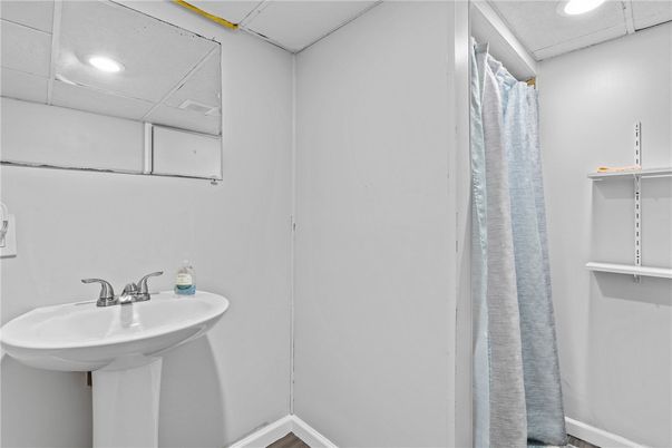 Bathroom, Interior, Recessed Lighting