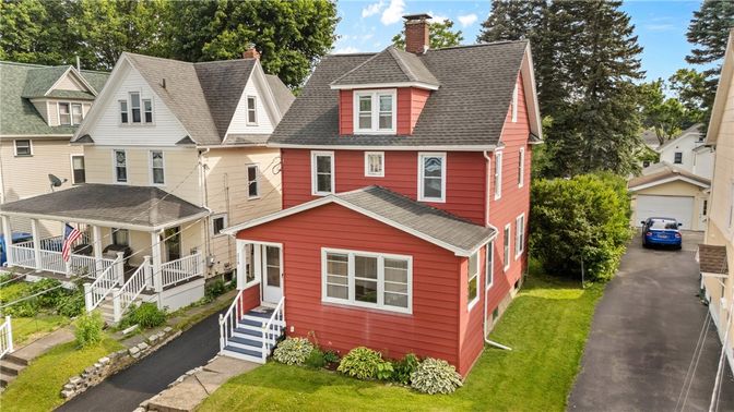 Exterior, Facade, Queen Anne Victorian