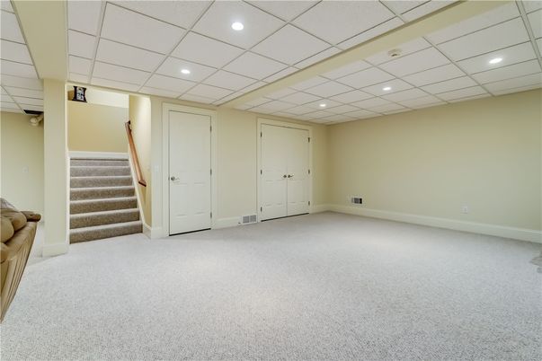 Empty room, Interior, Recessed Lighting