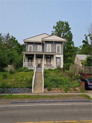Exterior, Facade, Queen Anne Victorian