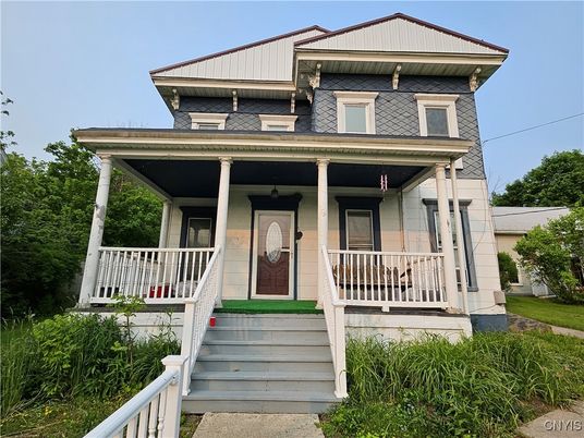 Exterior, Facade, Queen Anne Victorian