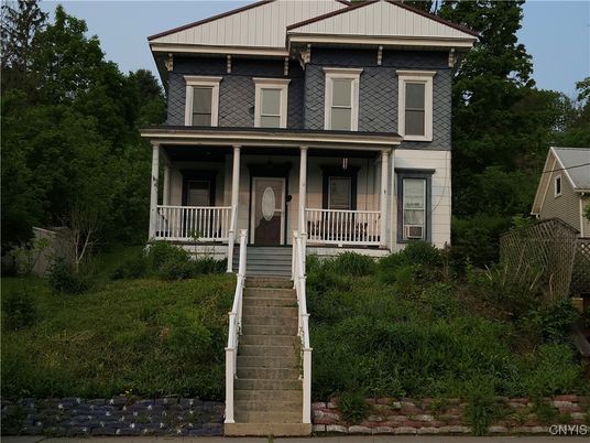 Exterior, Facade, Queen Anne Victorian