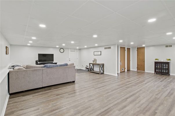 Interior, Living room, Recessed Lighting, Wood Texture Flooring