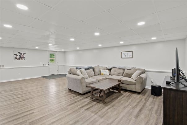 Interior, Living room, Recessed Lighting, Wood Texture Flooring