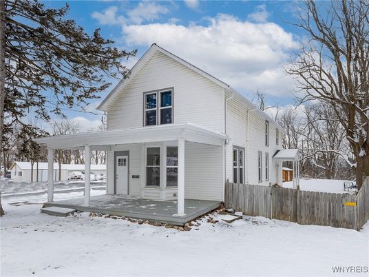 Attached, Exterior, Facade, Farmhouse