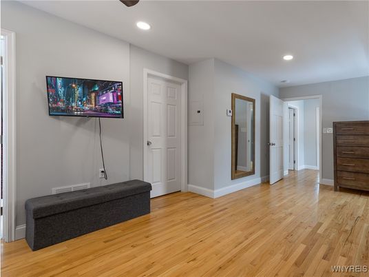 Interior, Recessed Lighting, Wood Texture Flooring