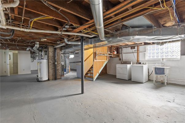 Interior, Washer, Wooden Beams