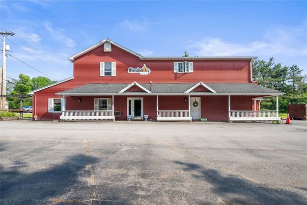 Exterior, Facade, Log Home