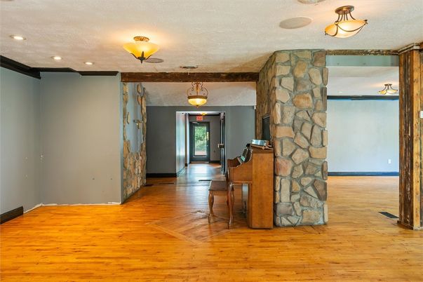 Interior, Recessed Lighting, Wood Texture Flooring