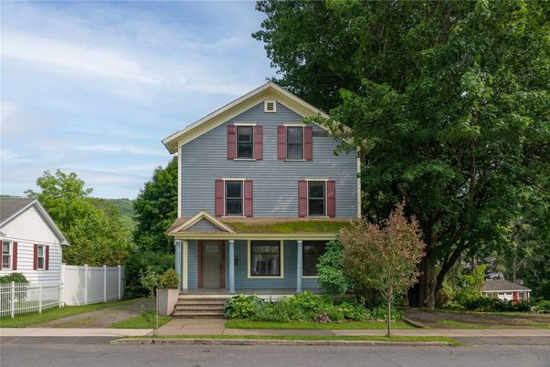 Exterior, Facade, Queen Anne Victorian