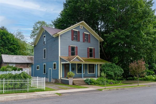 Exterior, Facade, Queen Anne Victorian
