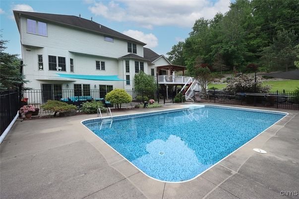 Exterior, Pool