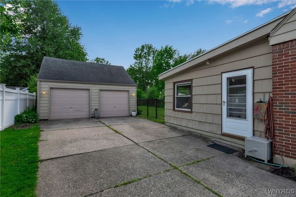 Detached Garage, Exterior