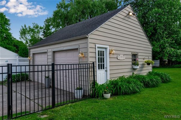 Detached Garage, Exterior