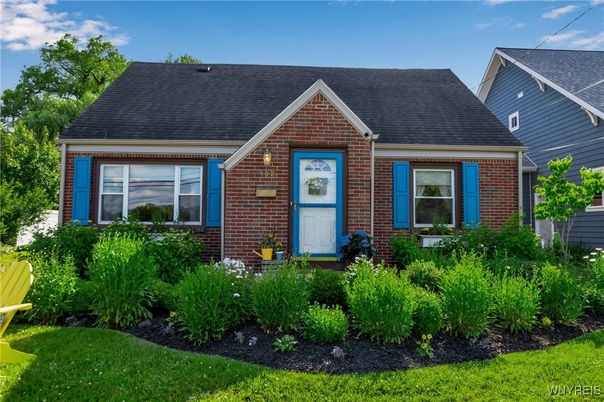 Exterior, Facade, Brick Facade, Cape Cod