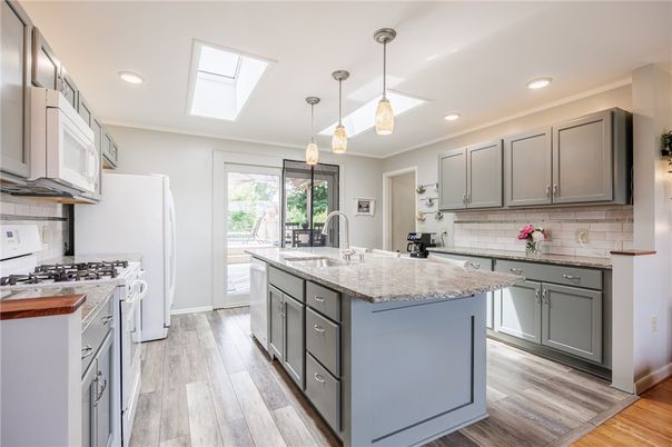 Interior, Kitchen, Pendant Lights, Recessed Lighting, Wood Texture Flooring